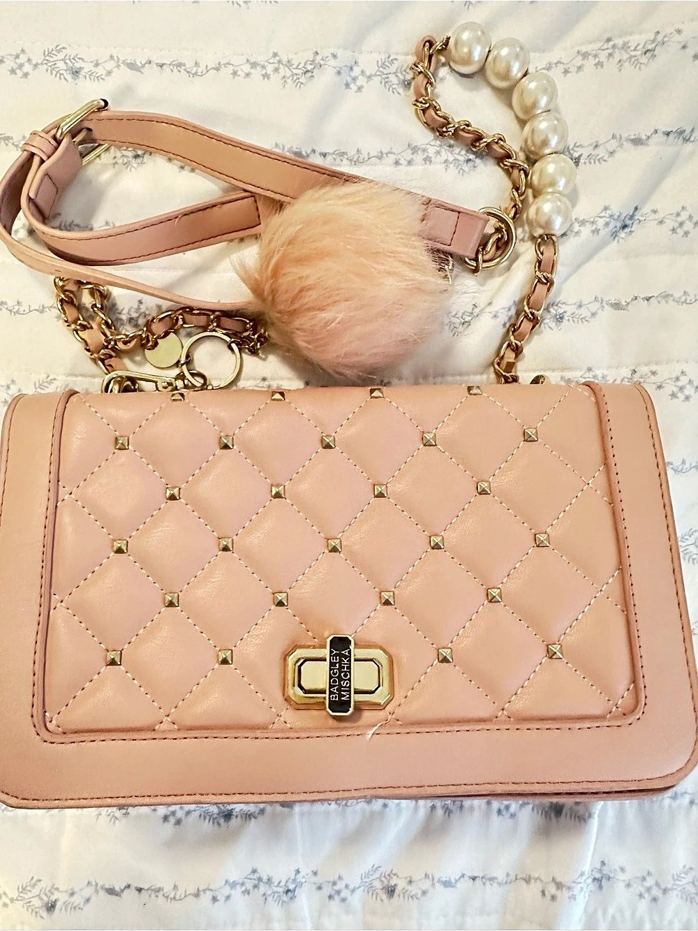 Badgley Mischka Quilted Crossbody Bag in Pink